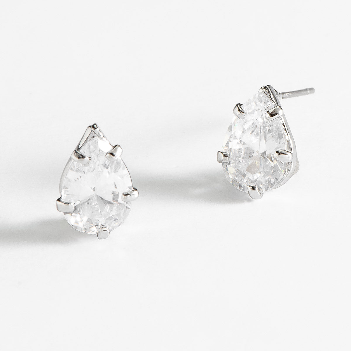 
Earrings with Diamonice in crystal tone