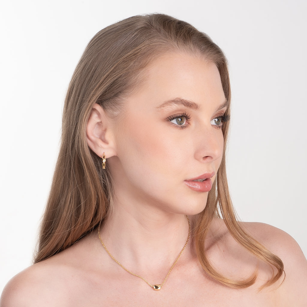 Aretes en baño de oro piedras multicolores diseño delicado