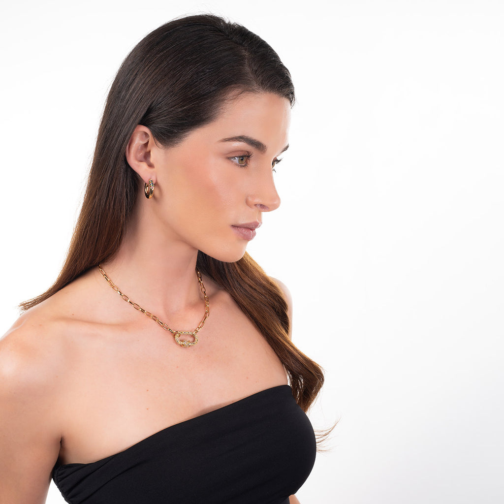 Aretes arracada/huggie con baño de oro y diamonice multicolor