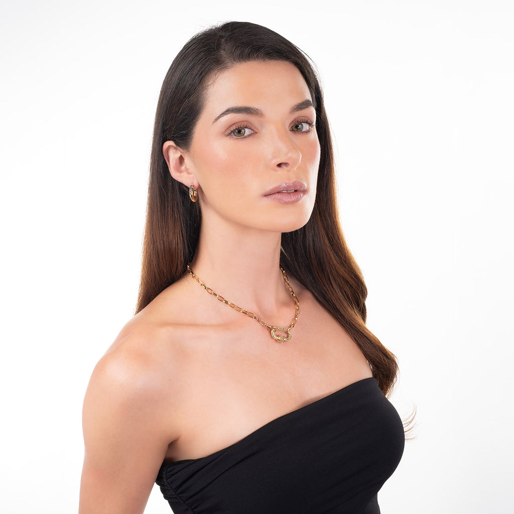 Aretes arracada/huggie con baño de oro y diamonice multicolor