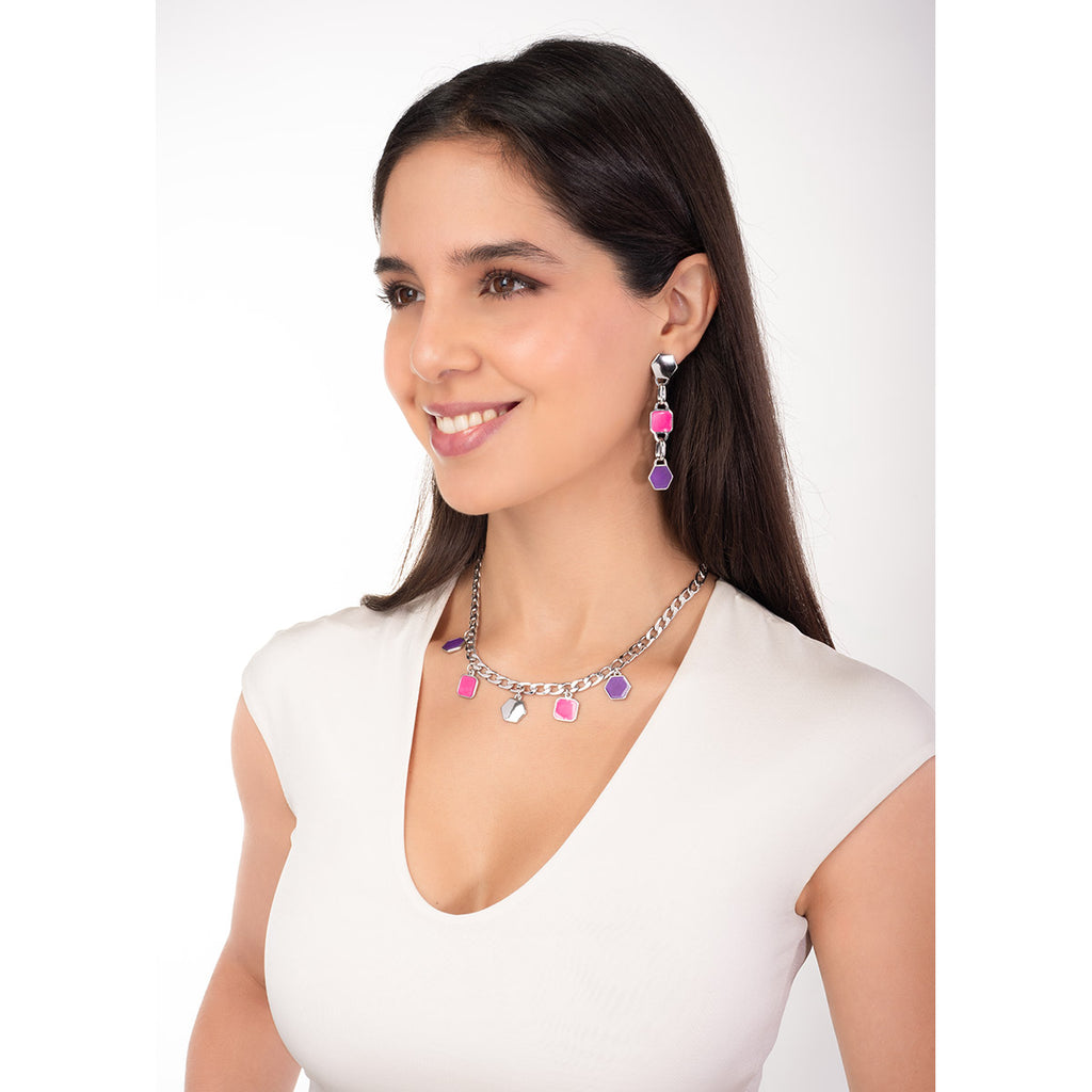 Rhodium-plated necklace with fuchsia and purple geometric charms