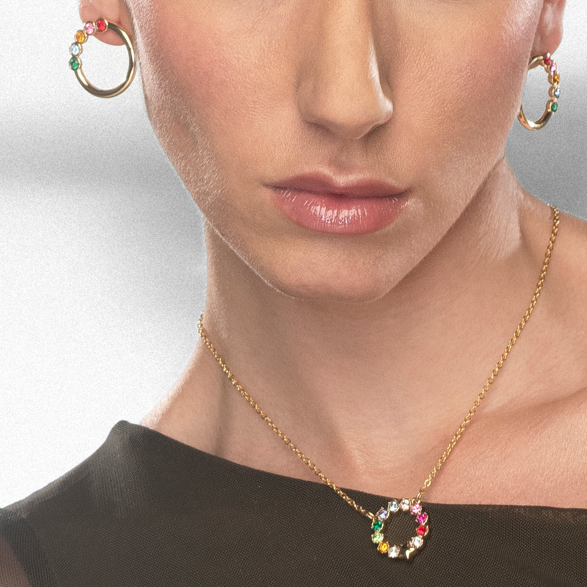 Gold-plated hoop necklace with multicolor crystals