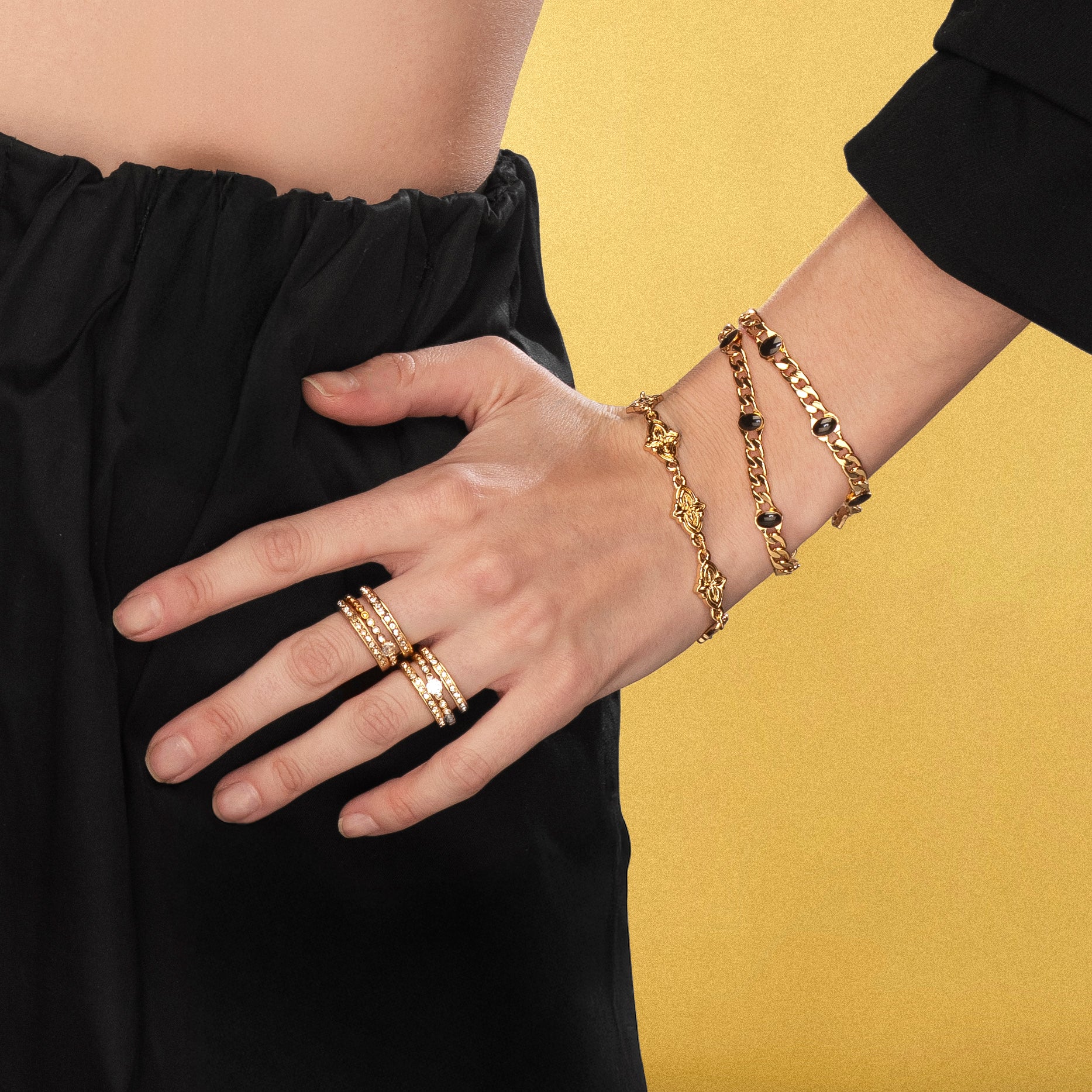 Pulsera de cadena con esmalte negro