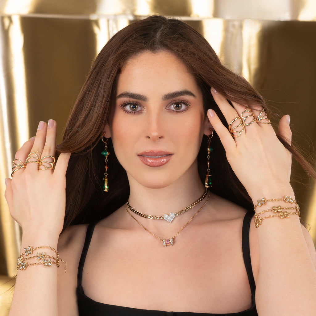 Anillo ajustable de baño de oro con diseño de capas