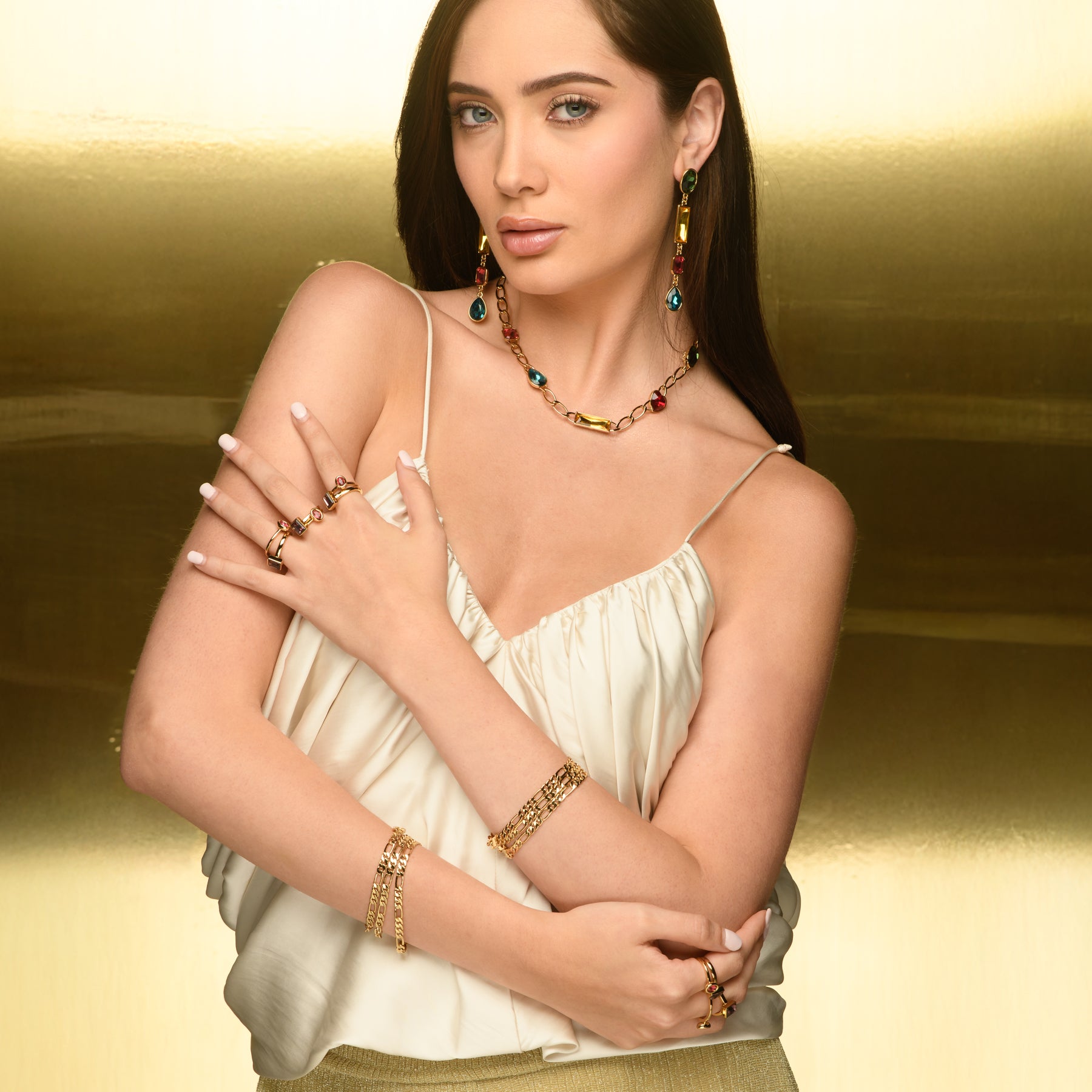 Anillos dúo con baño de oro y piedras de colores